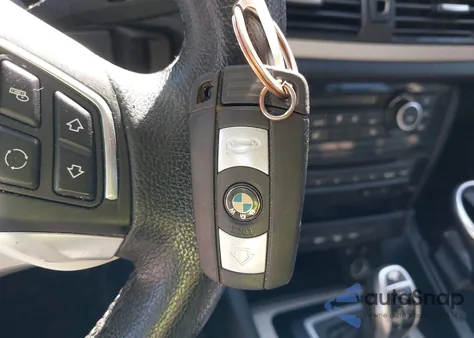 2015 BMW X1 xDrive28I z USA, uszkodzony, nr VIN WBAVL1C56FVY34809